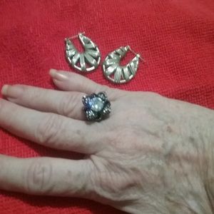 💕Bundle w/$15 or more w/FREE earrings